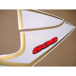 Suzuki GSX-R 600 YEAR 2000 CORONA AUTOCOLLANT (Produit compatible)